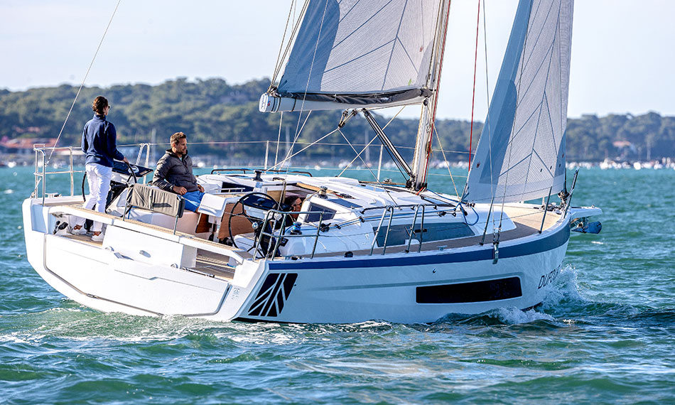 Dufour 37 Top image