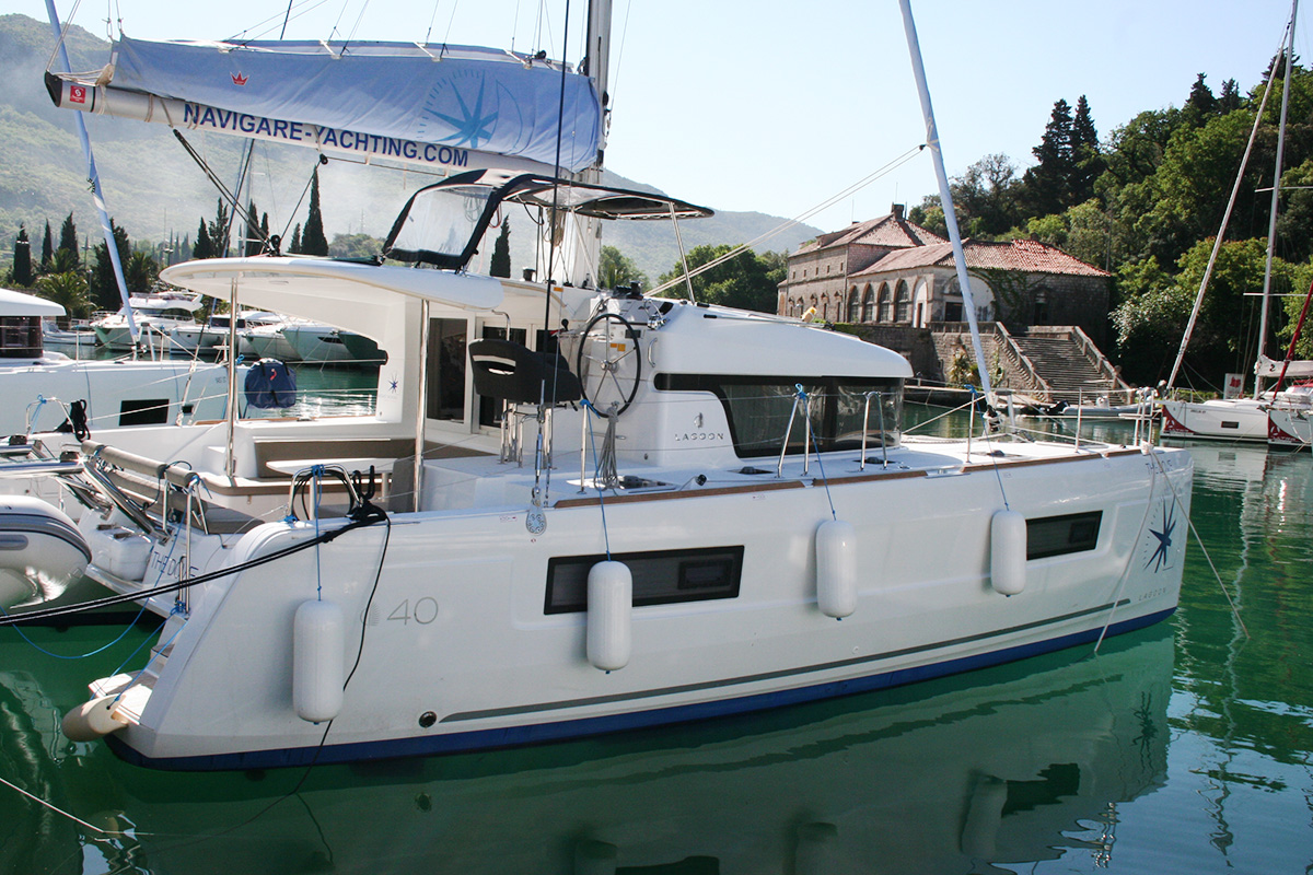 Lagoon 40  Top image