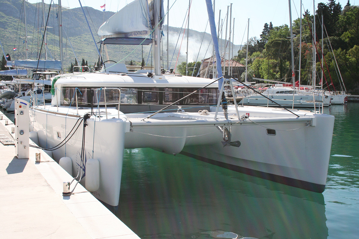 Lagoon 450 F  Top image