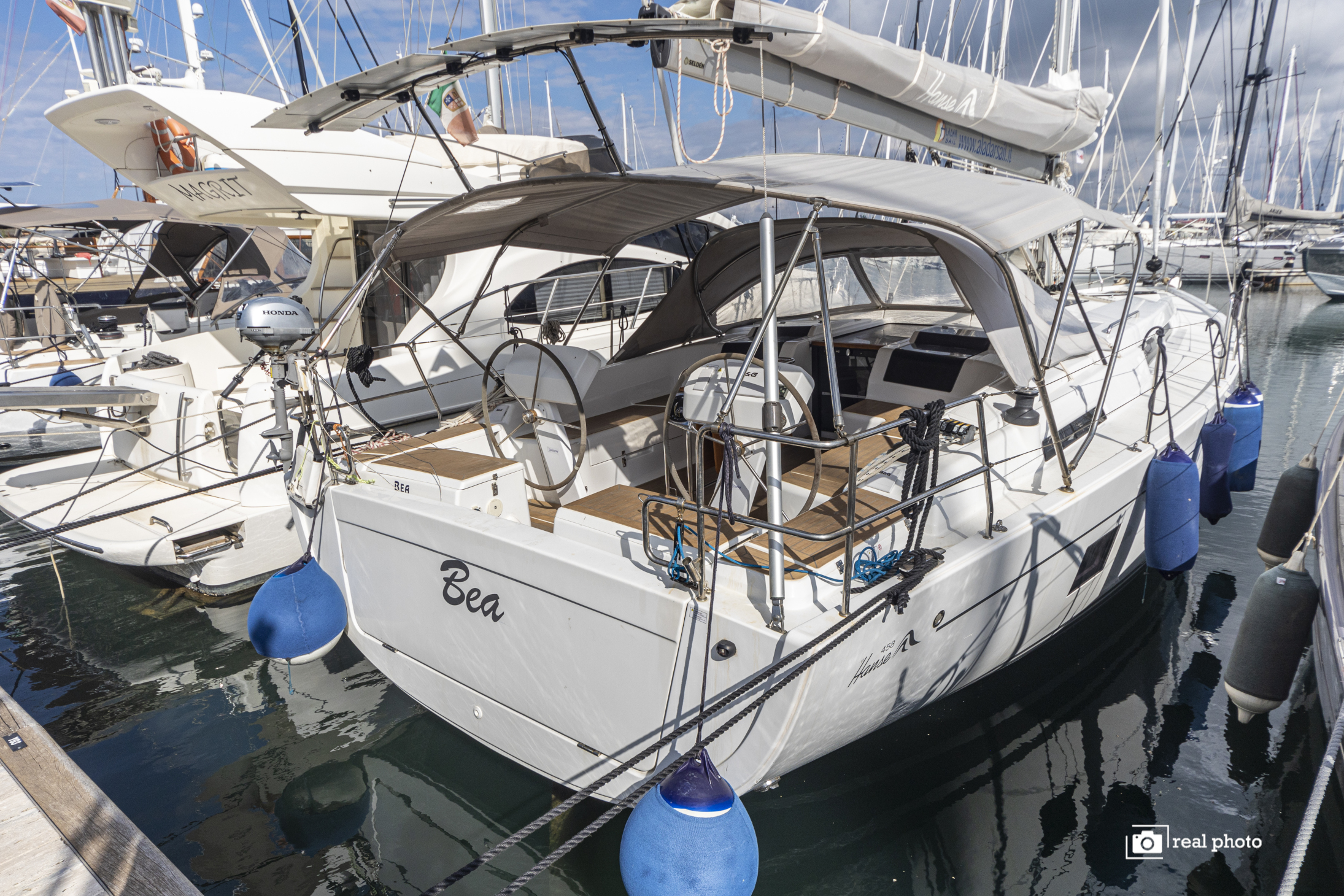 Hanse 458  Top image