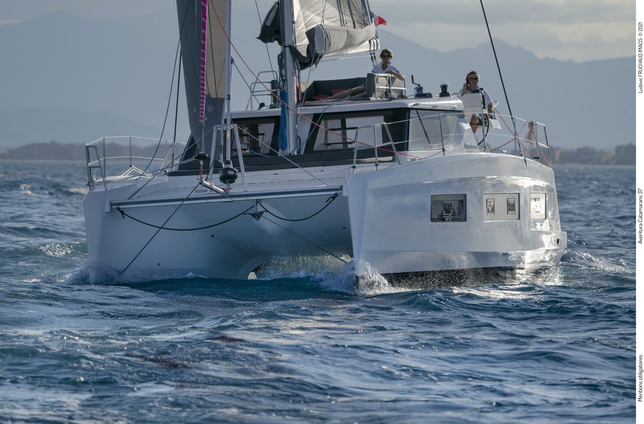 Aventura 37 Top image