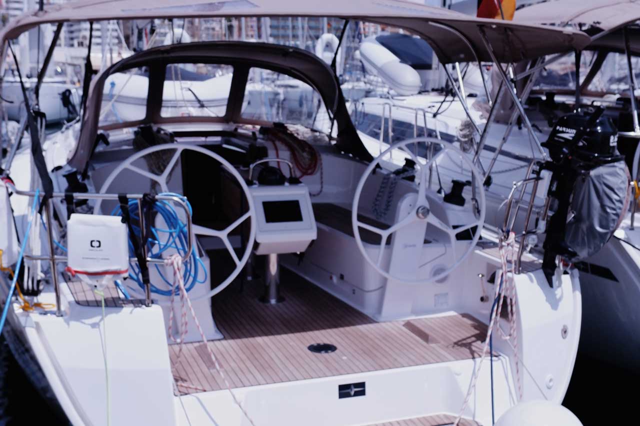 Bavaria Cruiser 37  Top image