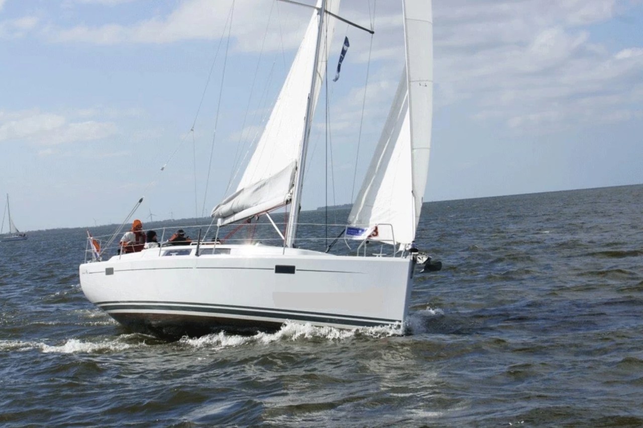 Hanse 385 Top image