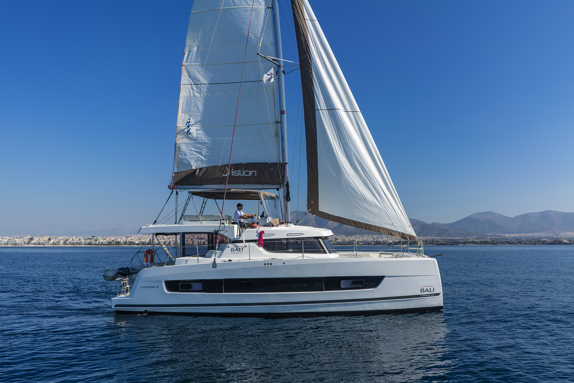 Bali Catspace „Duende“ als Charteryacht