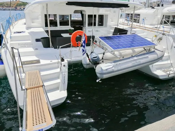 Lagoon 450 F  Top image