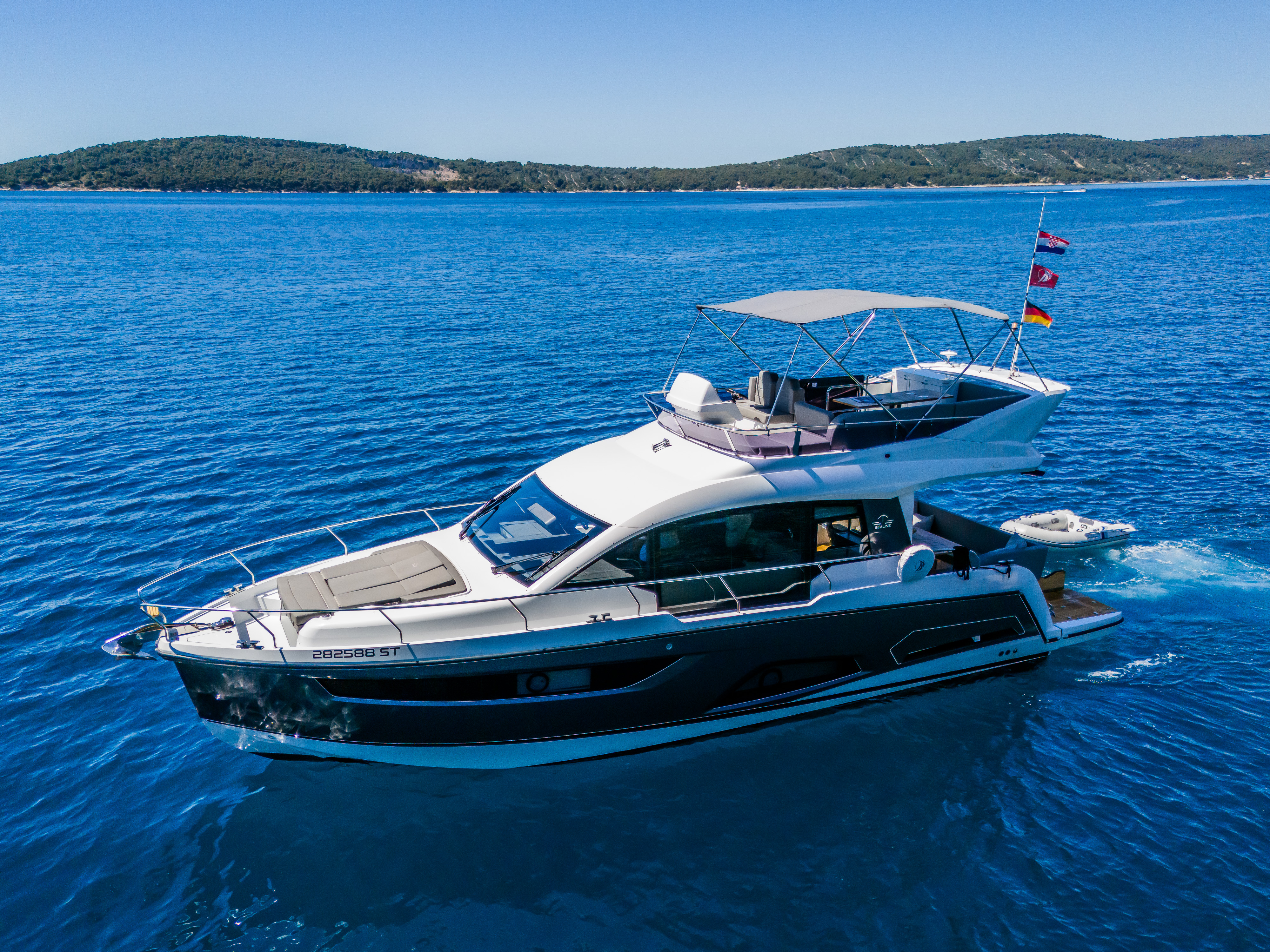 Sealine F430 „Grace II“ als Charteryacht