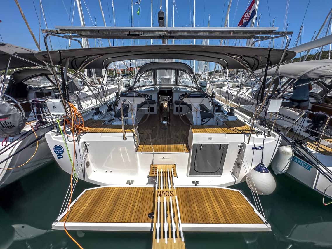 Bavaria C46 Top image