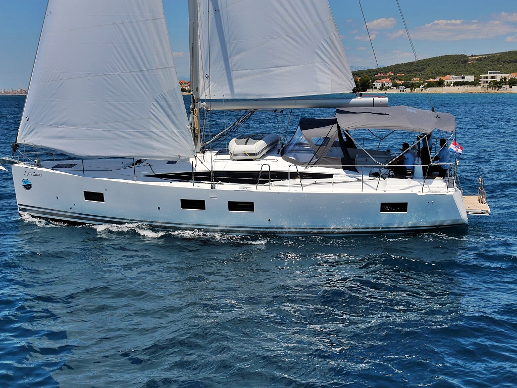 Jeanneau 54 (5+1 cab, 3WC) „Mystic Dreams“ als Charteryacht