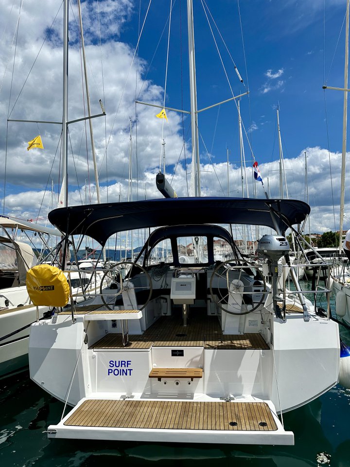 Bavaria C38 Top image