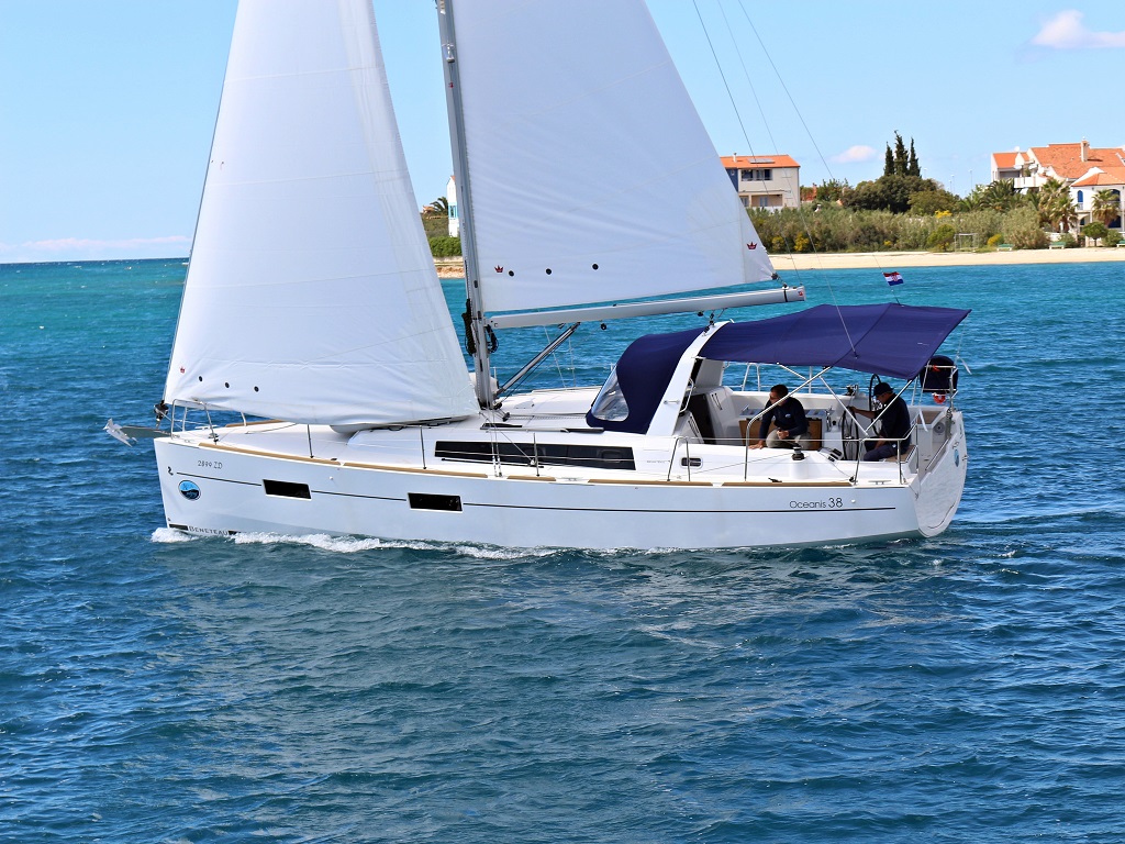 Oceanis 38.1 (3cab2wc) „Elsa“ als Charteryacht