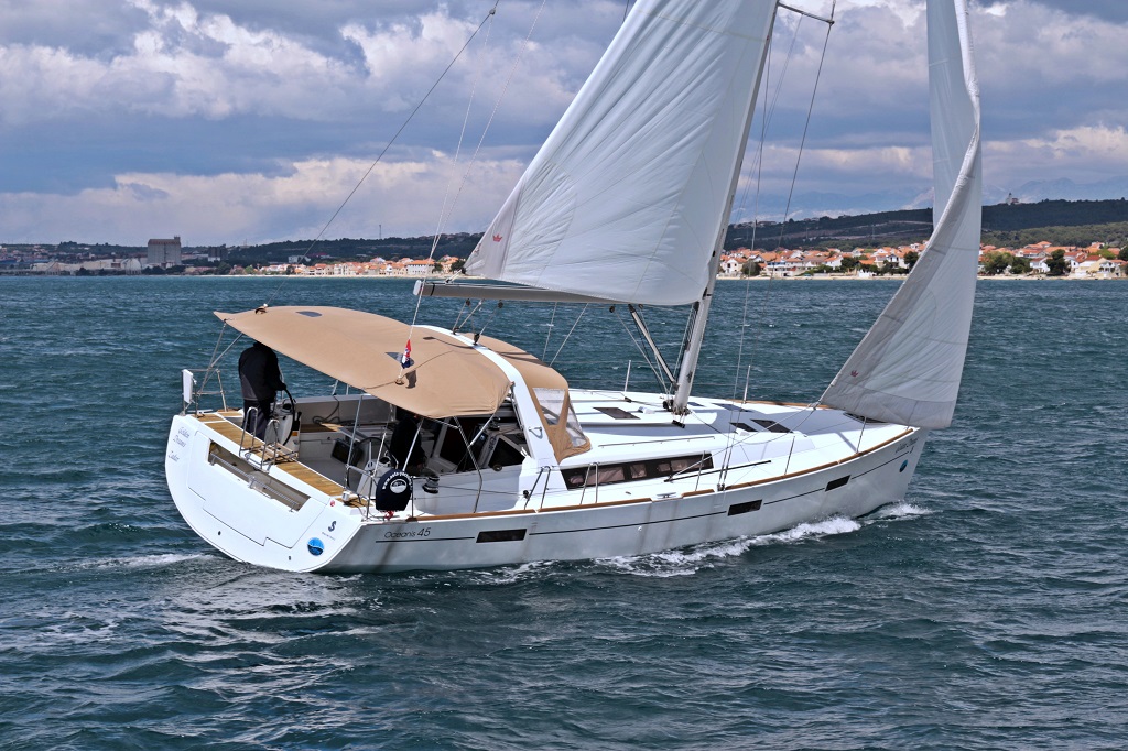 Oceanis 45 (4 cab) „Golden Dreams“ als Charteryacht