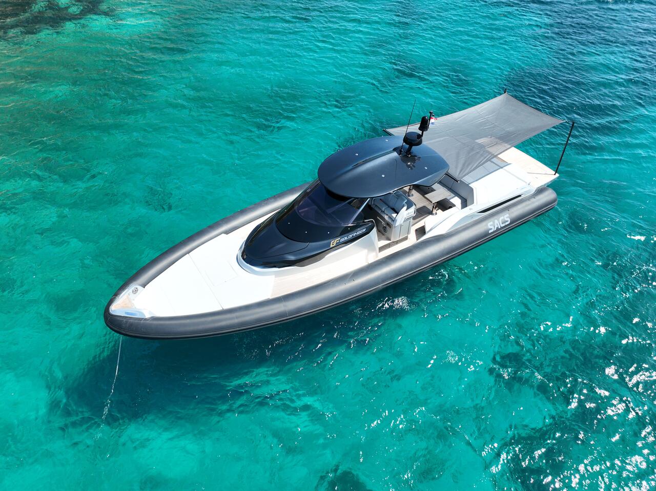 Sacs Strider 15 „Goldfinger“ als Charteryacht