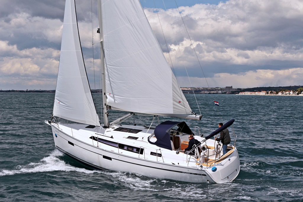 Bavaria Cruiser 37  Top image