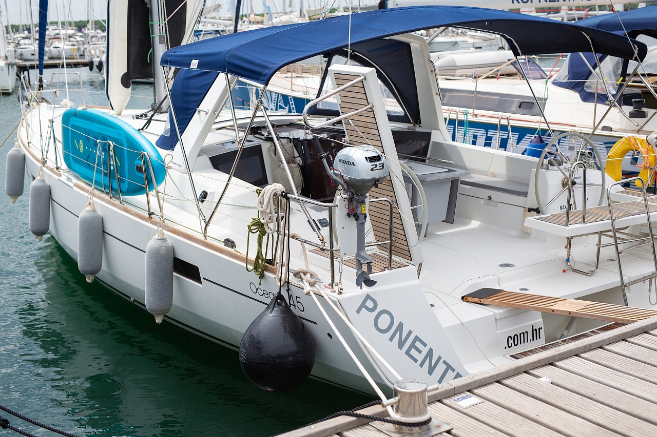 Oceanis 45  Top image