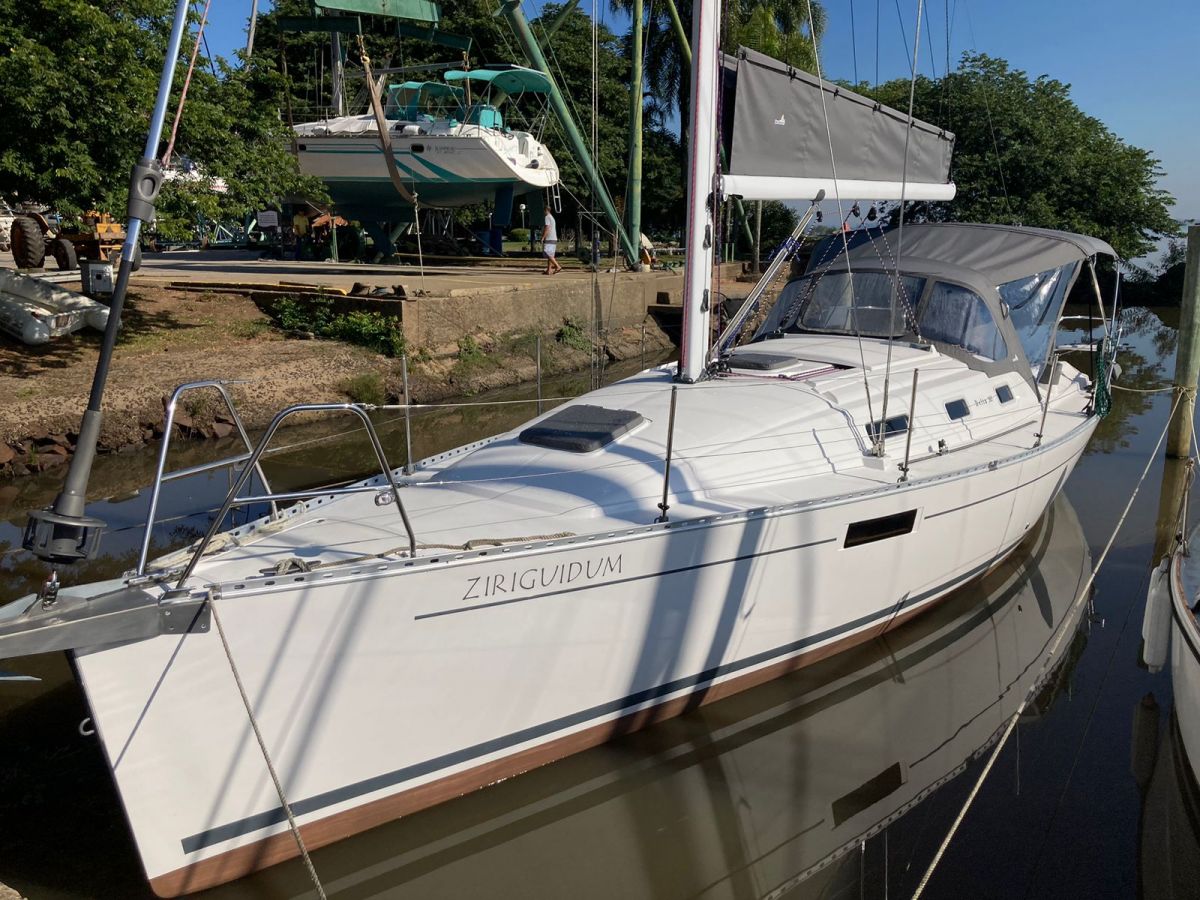 Delta 365 „Ziriguidum“ als Charteryacht