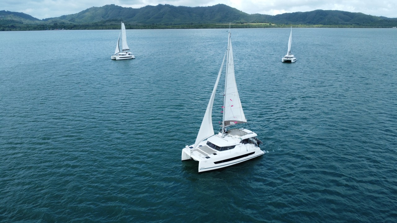Bali 4.2 „Joyous“ als Charteryacht