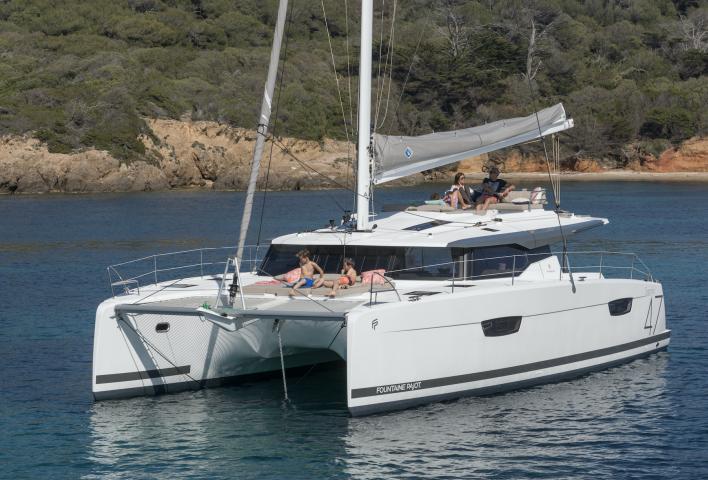 Saona 47 (5cab/5 wc) „Lola 2“ als Charteryacht