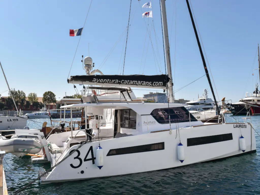 Aventura 34 Top image