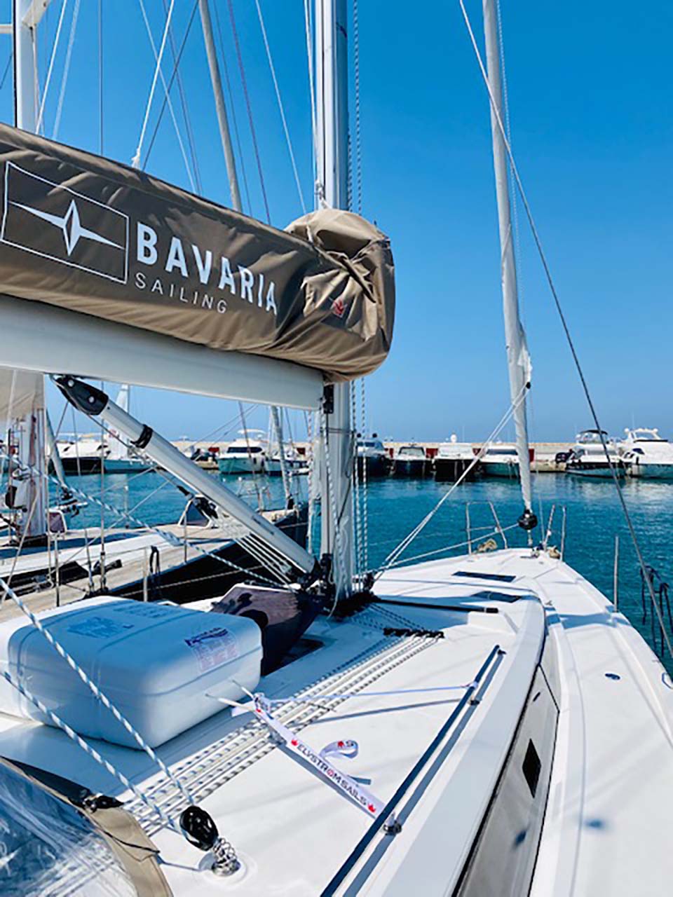 Bavaria C42 Top image