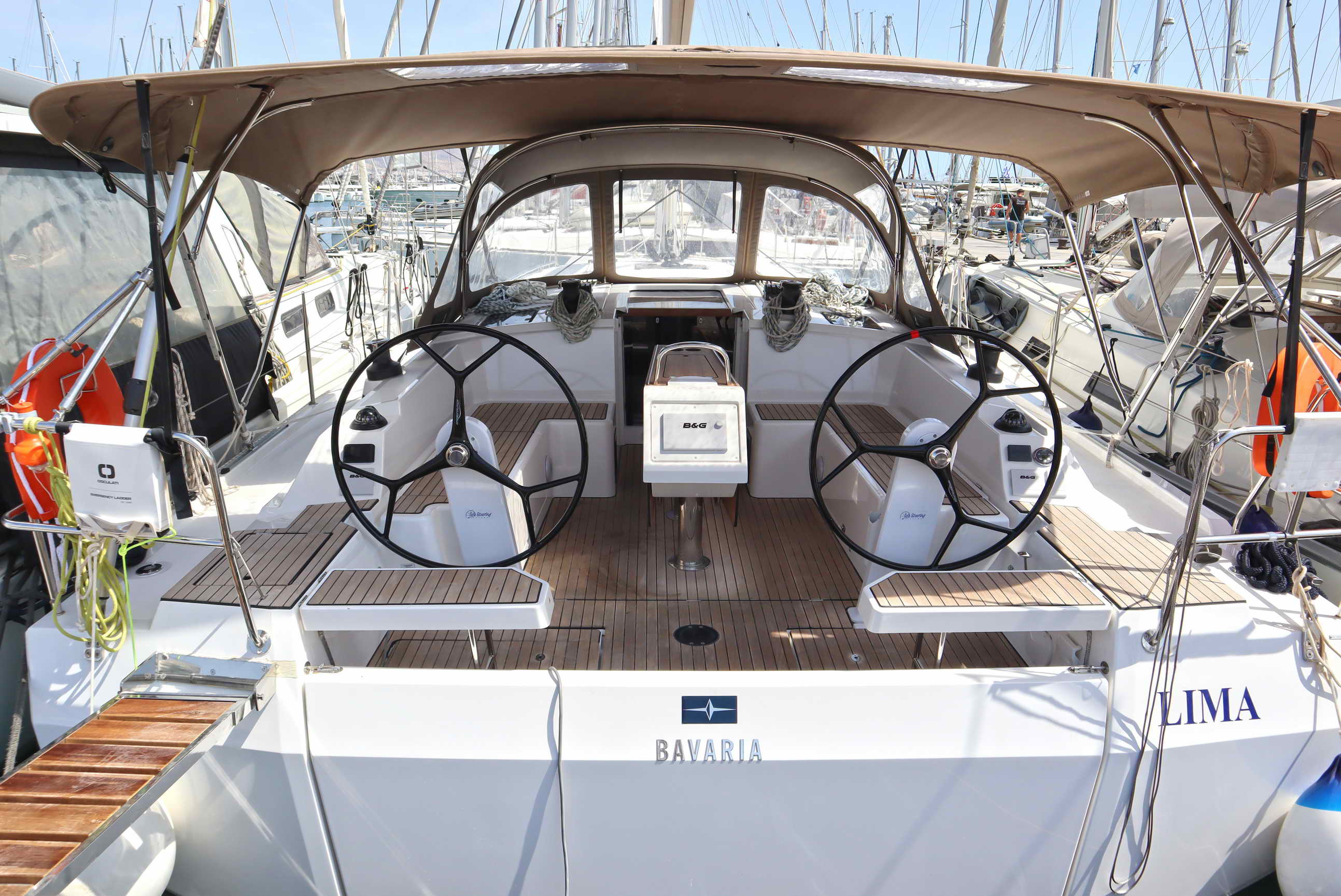 Bavaria C42 Top image