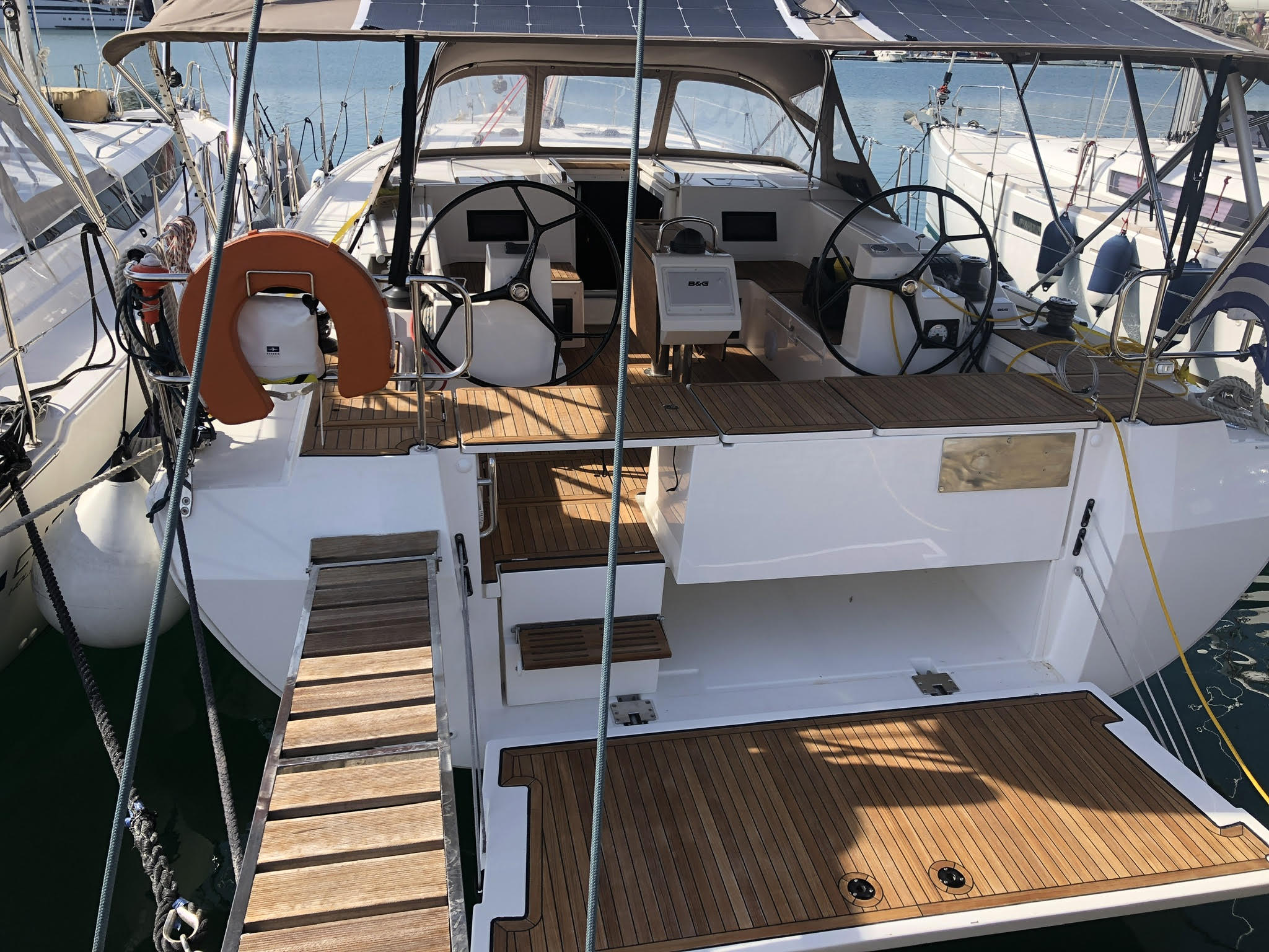 Bavaria C45  Top image