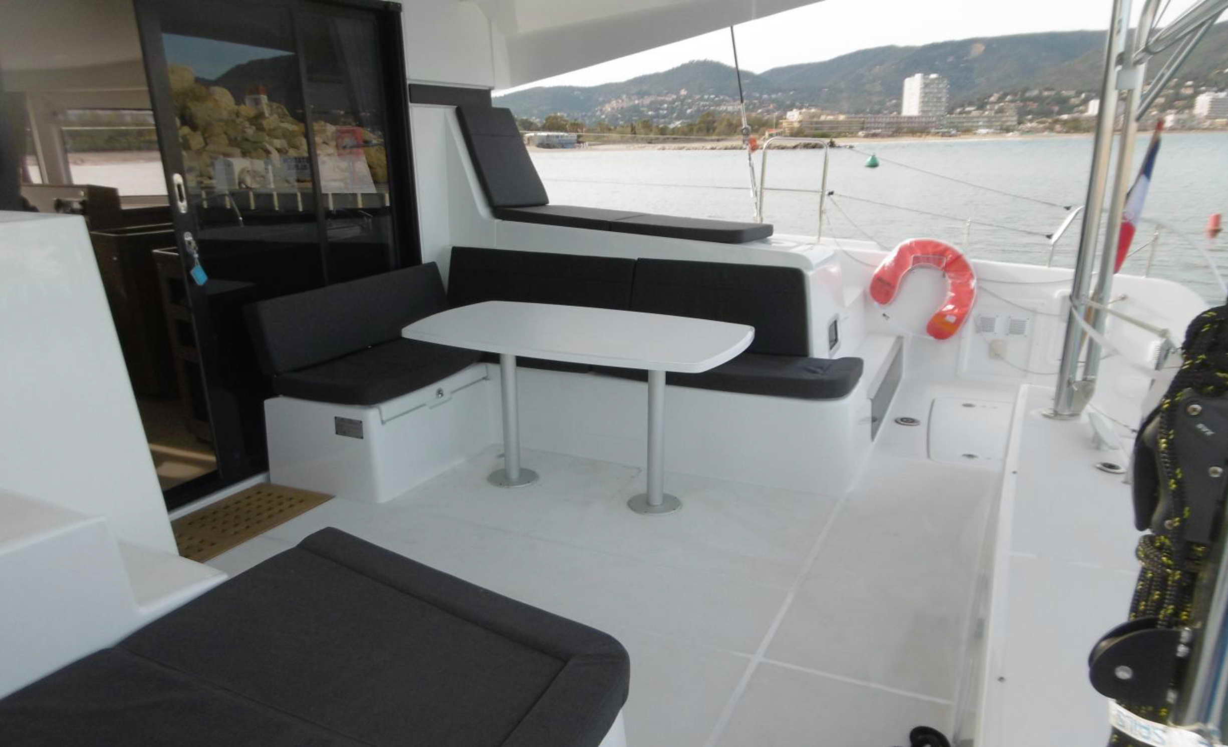 Lagoon 42  Top image