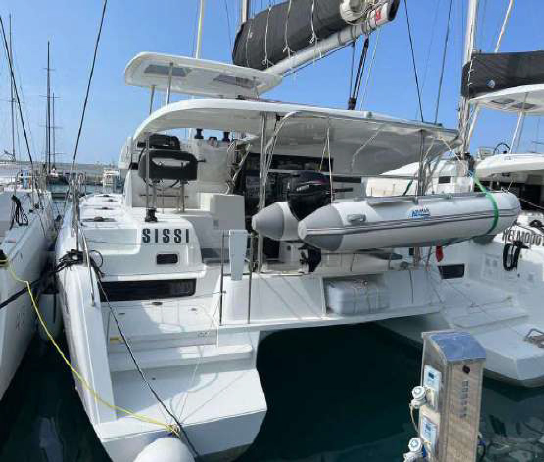 Lagoon 42  Top image