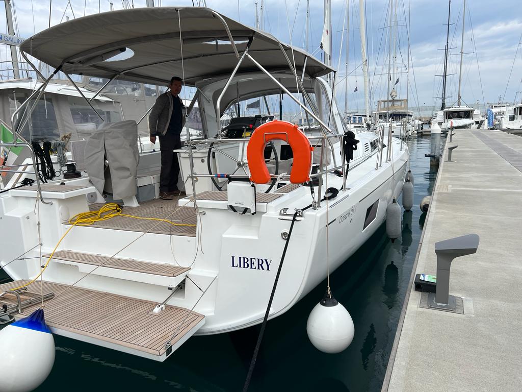 Oceanis 51.1  Top image