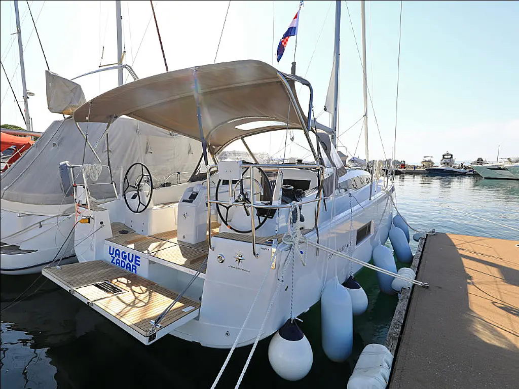 Sun Odyssey 410  Top image