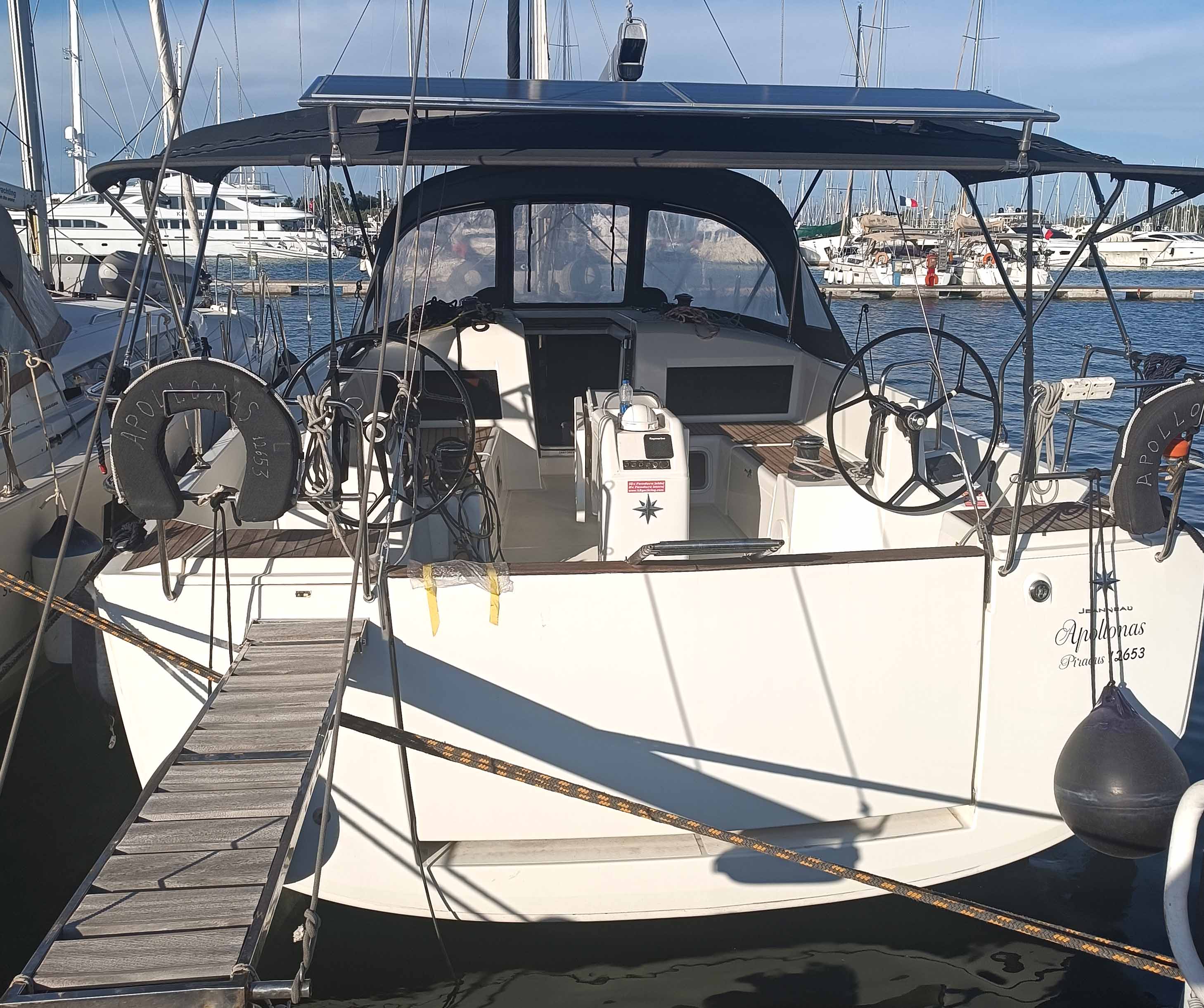 Sun Odyssey 440  Top image