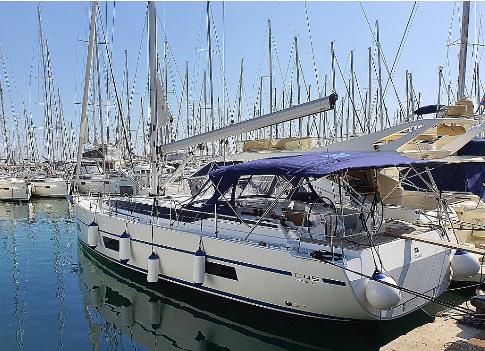 Bavaria C45  Top image