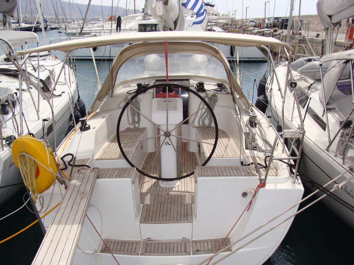 Hanse 325 Top image