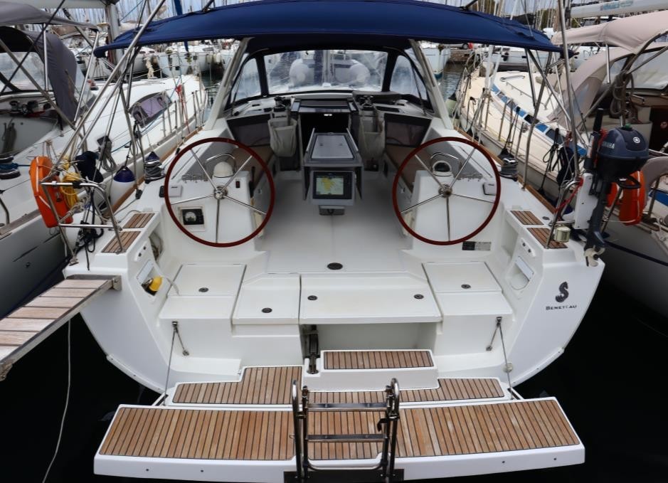 Oceanis 41 Top image