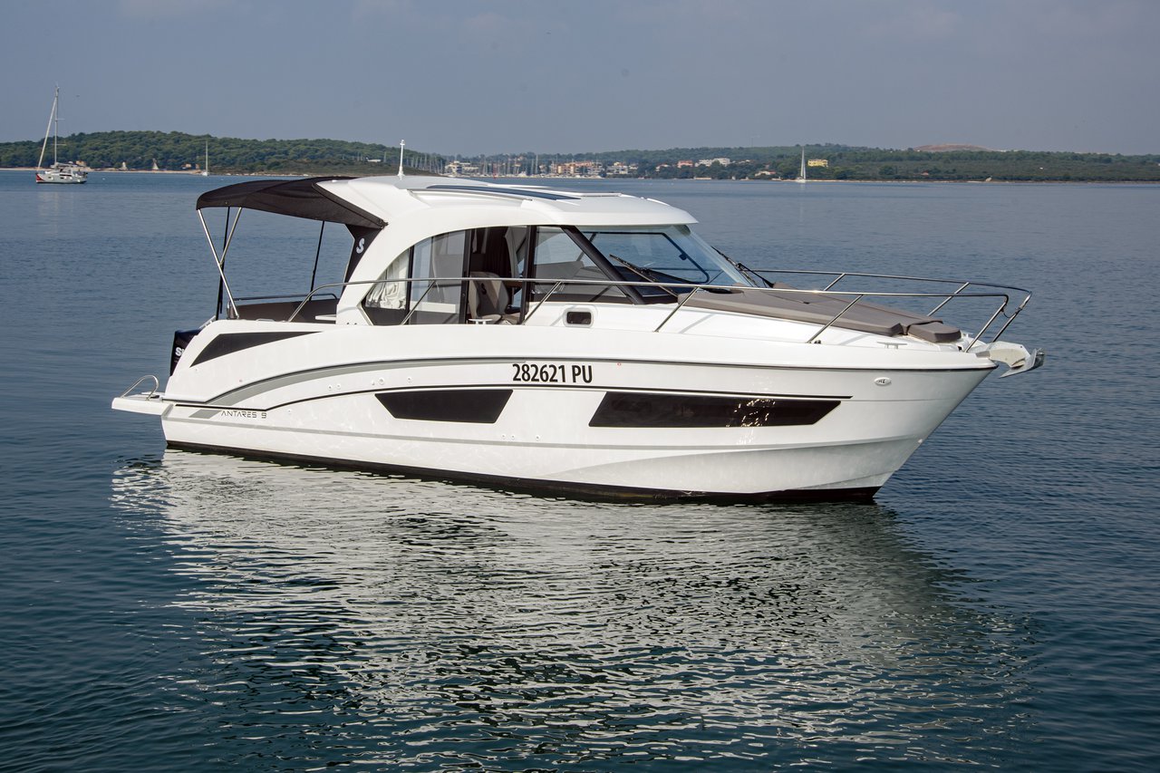Antares 9 OB „Antares 9“ als Charteryacht