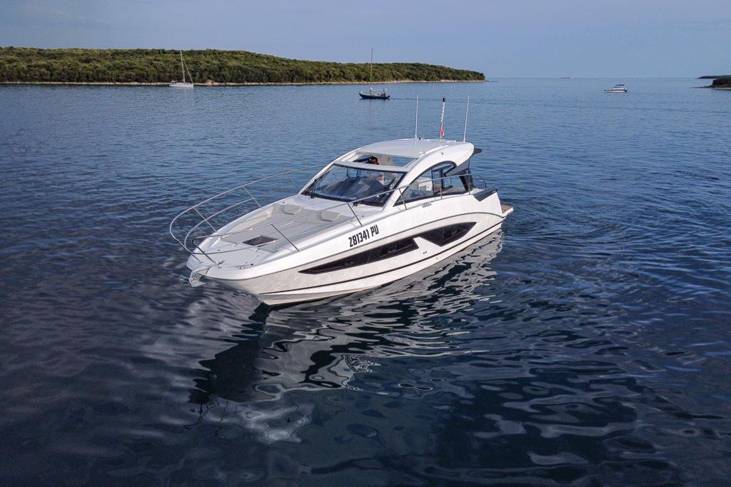 Gran Turismo 36 „Gran Turismo 36“ als Charteryacht