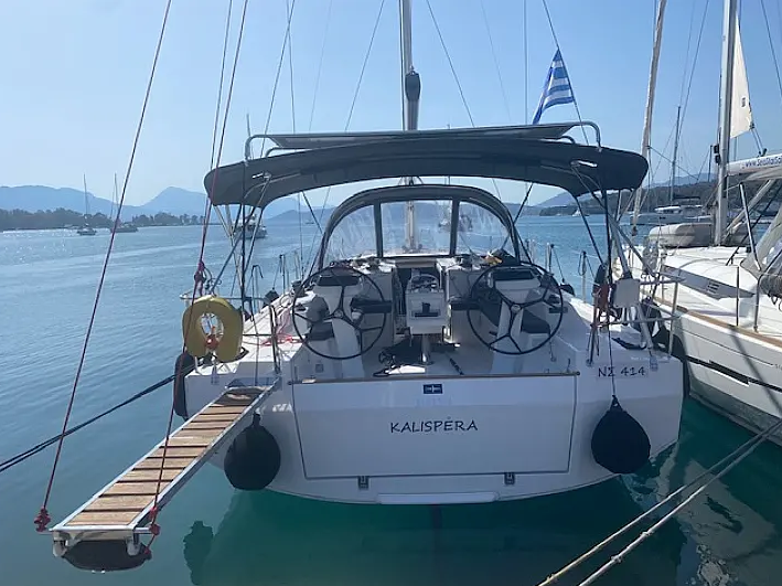 Bavaria C42 Top image