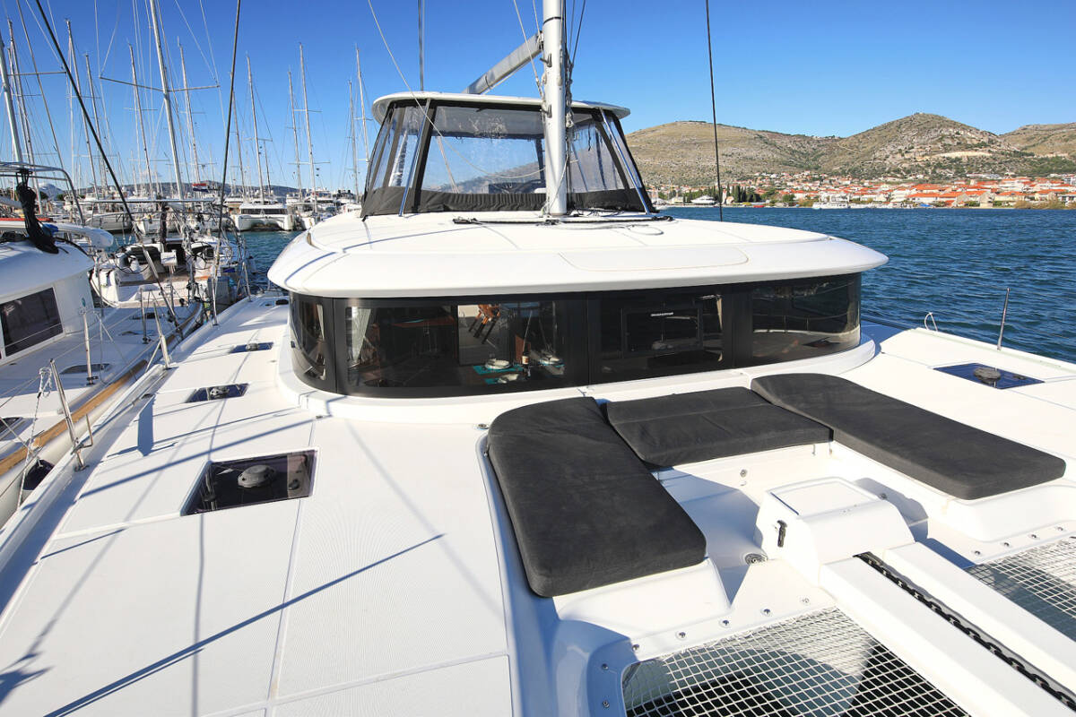 Lagoon 46  Top image