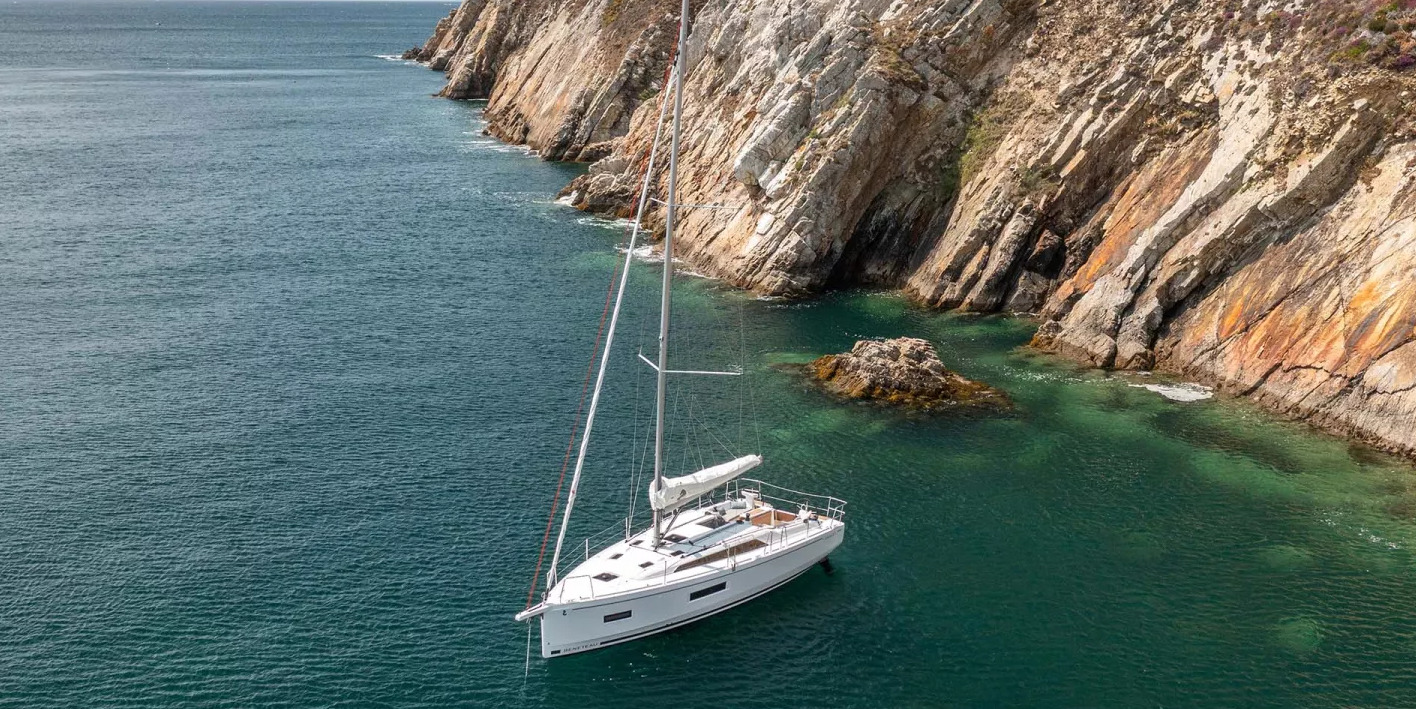 Oceanis 37.1 Top image