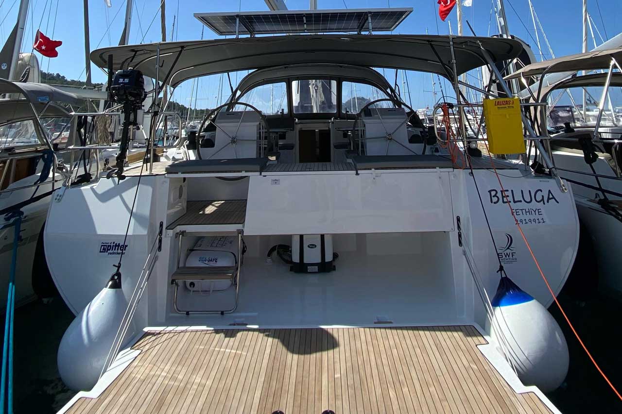 Bavaria C50 Holiday - 5 cab. Top image