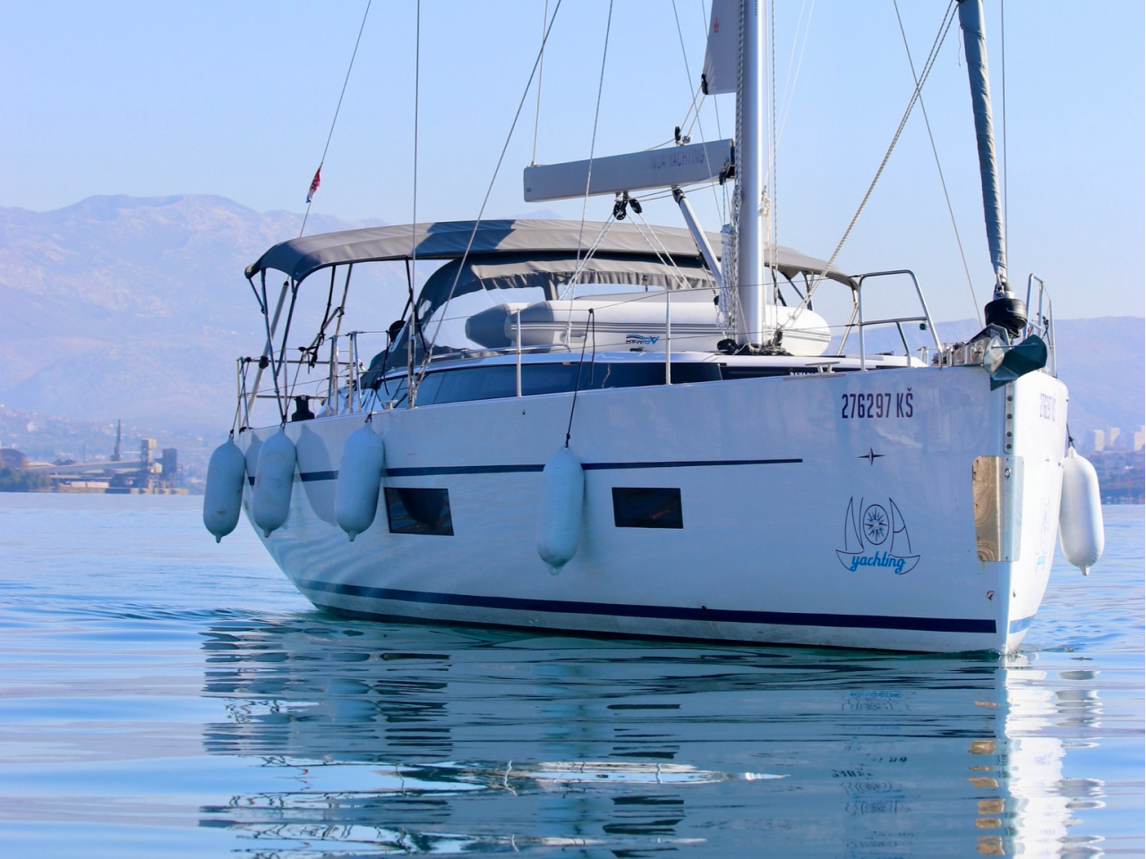 Bavaria C50 Holiday - 5 cab. Top image