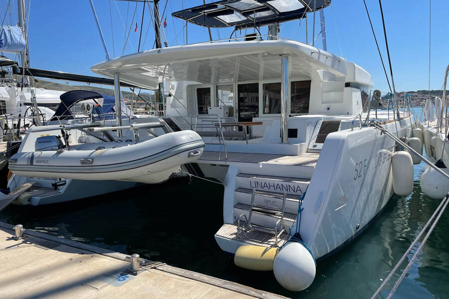 Lagoon 52 F  Top image