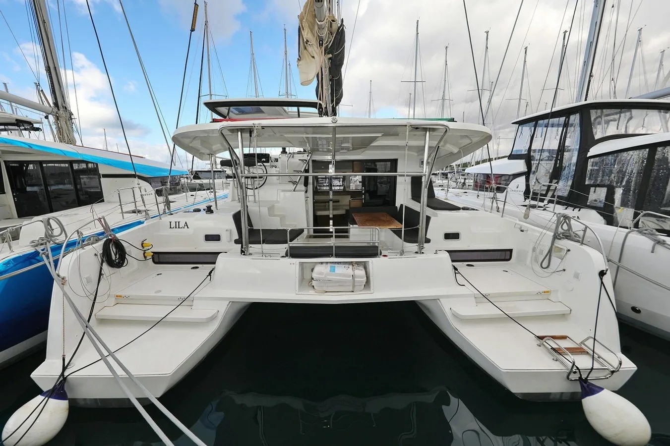 Lagoon 42  Top image
