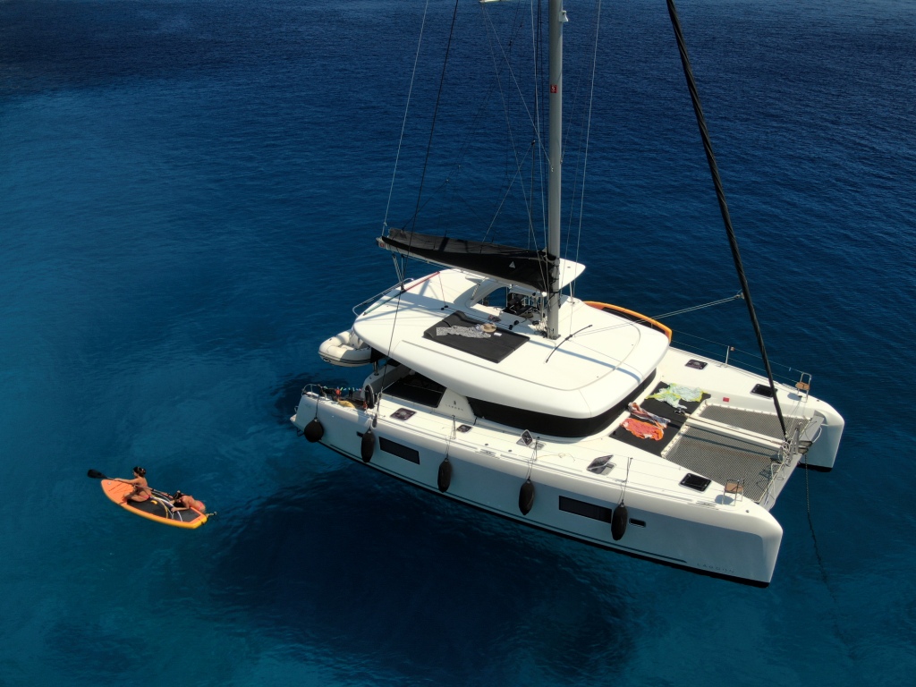 Lagoon 42  Top image