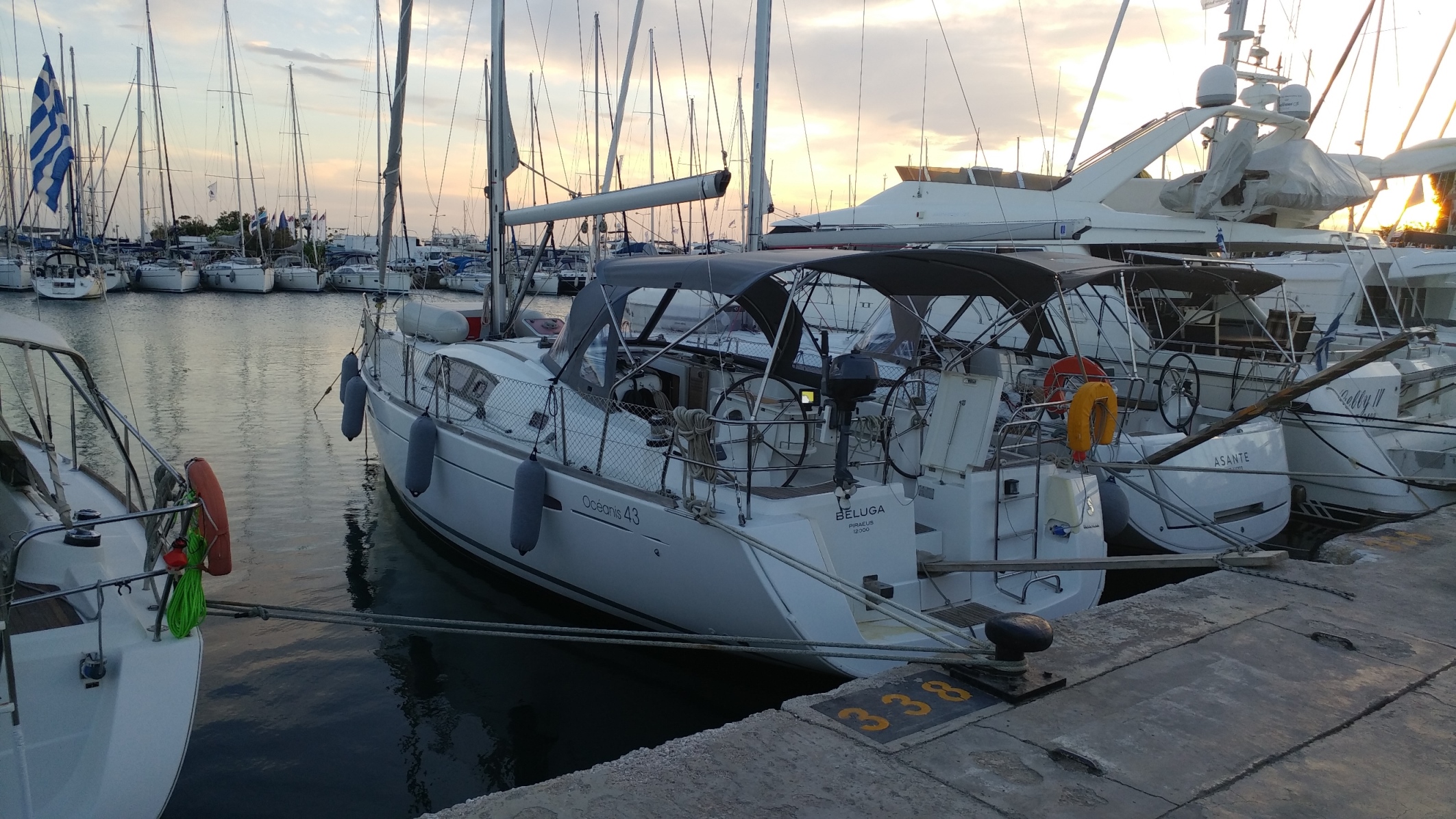 Oceanis 43 (4cab/2wc) „Beluga“ als Charteryacht