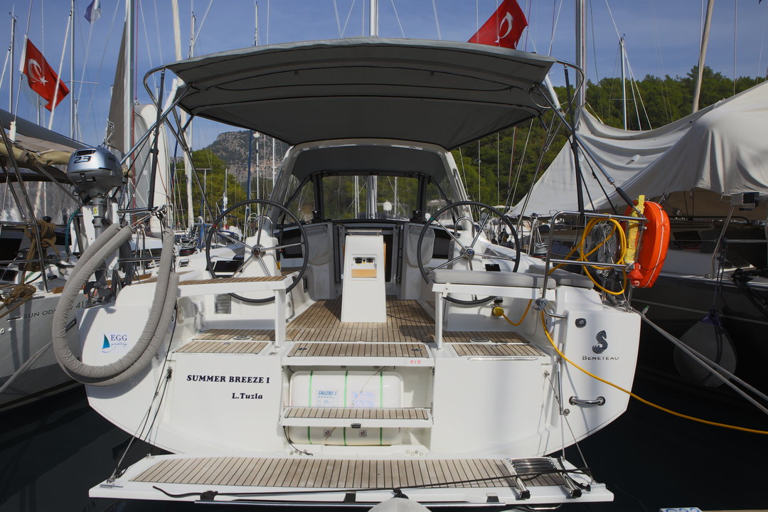 Oceanis 38.1 (2cab) „Summer Breeze 1“ als Charteryacht