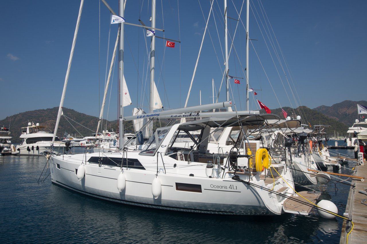 Oceanis 41.1 „Friends“ als Charteryacht