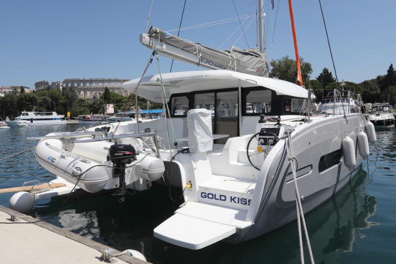 Excess 11 „Gold Kiss“ als Charteryacht