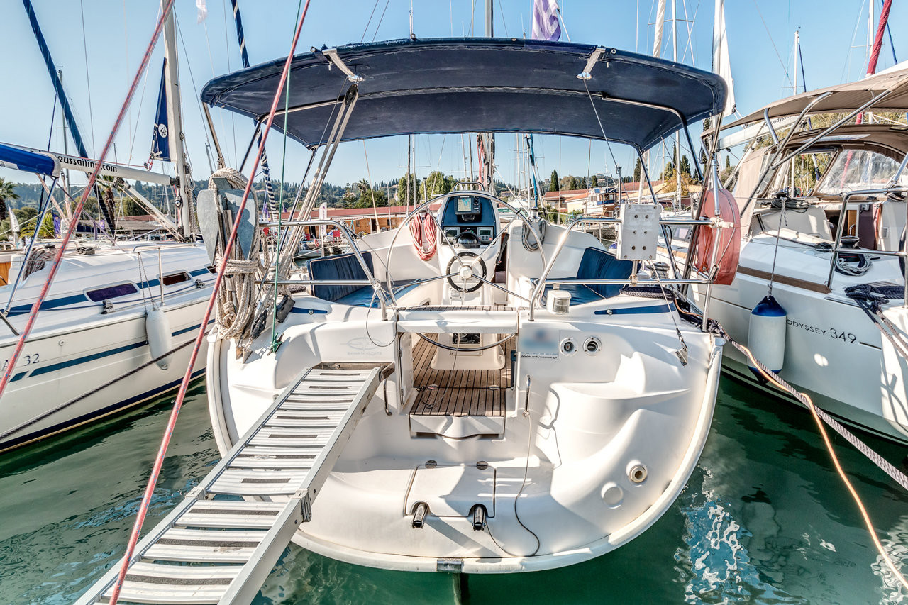 Bavaria 33 Top image