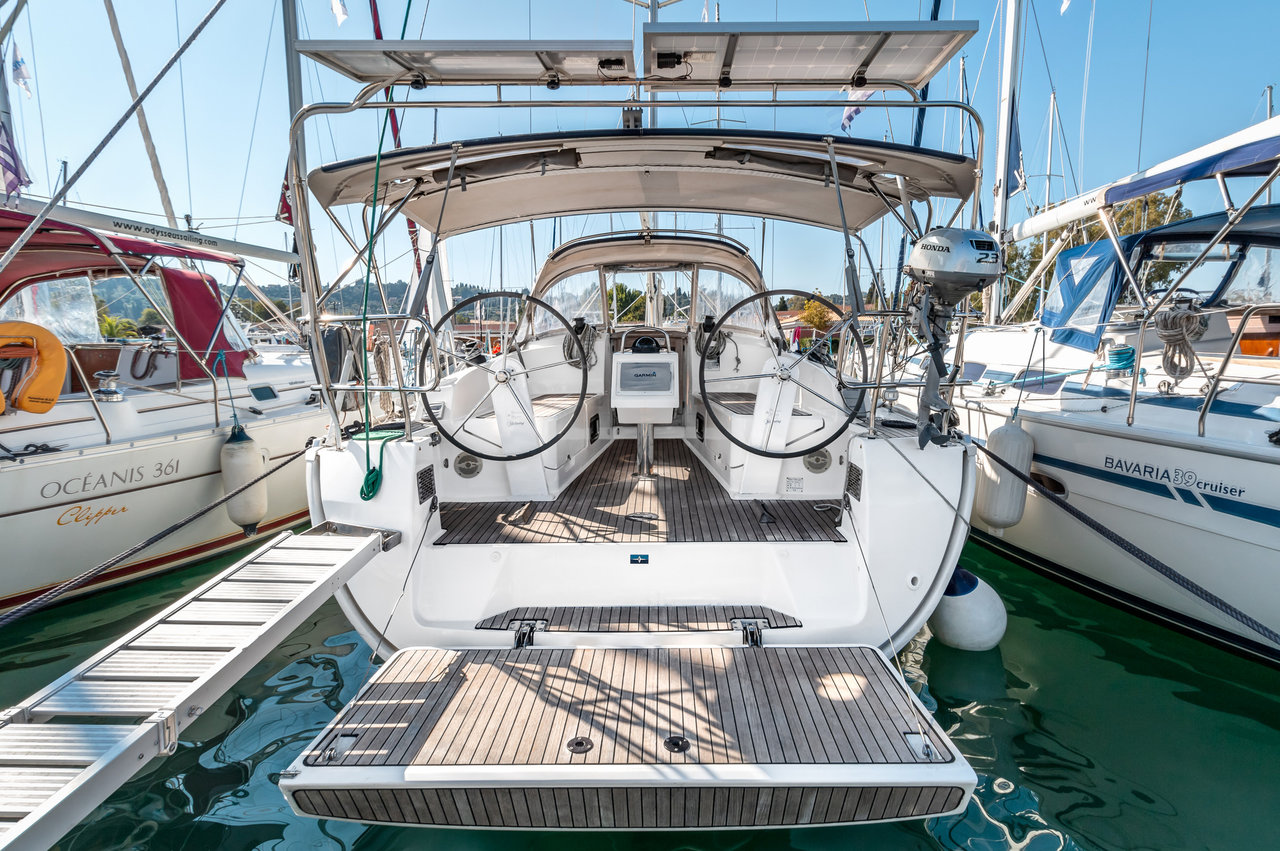 Bavaria Cruiser 37  Top image