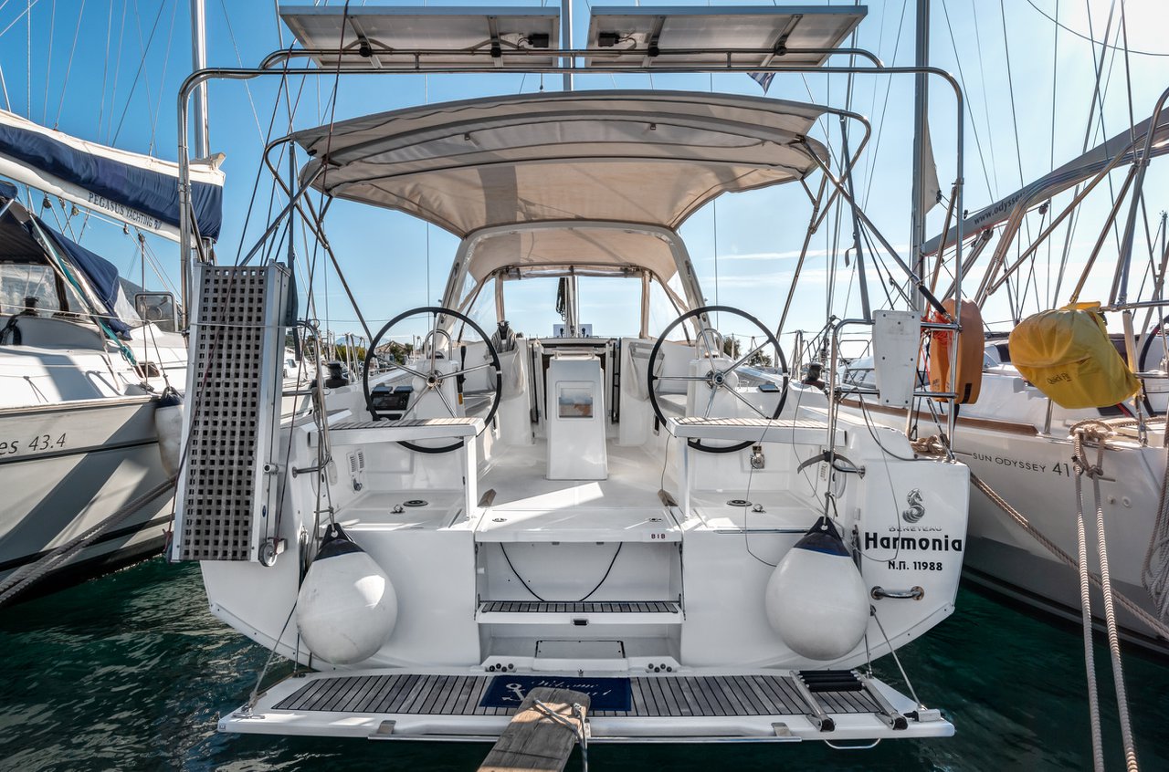 Oceanis 38.1  Top image